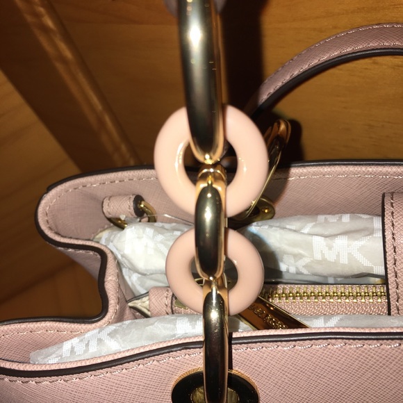 ⭐️HOST PICK⭐️ NWT 💯% Authentic Michael Kors medium Cynthia satchel - Picture 13 of 15